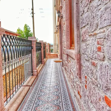 Stone Hill Hotel