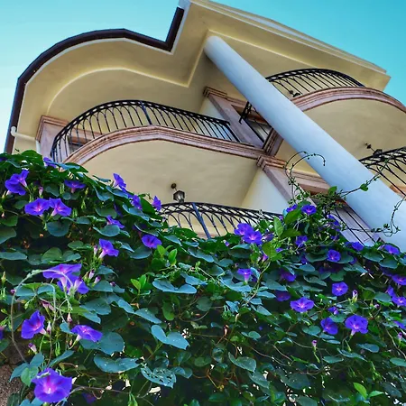 Stone Hill Hotel 3*
