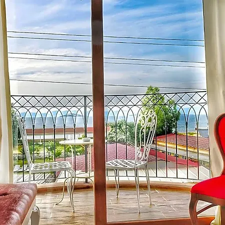 Stone Hill Ayvalı